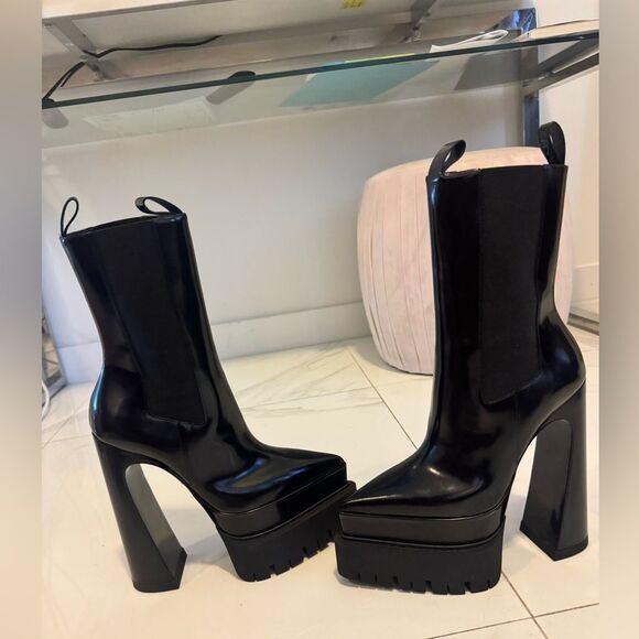 Brand new!! Versace - Aevitas Pointy leather platform ankle boots - Picture 14 of 16
